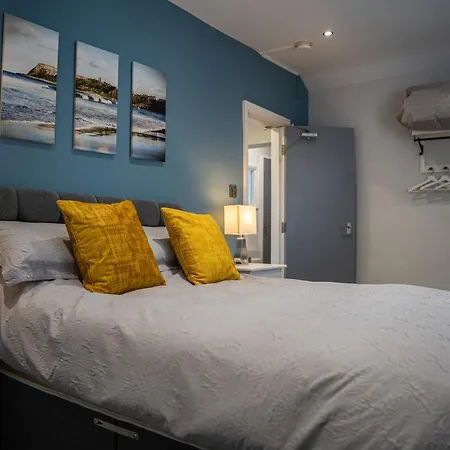 Castle-view Apartments, Flat Two