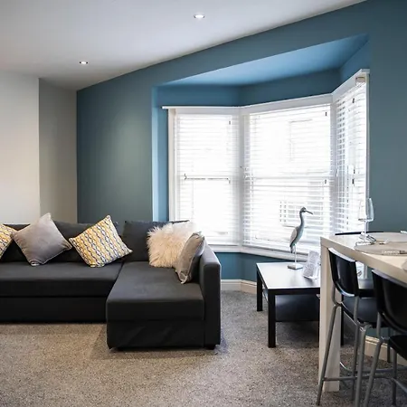 Castle-view Apartments, Flat Two 아파트 *