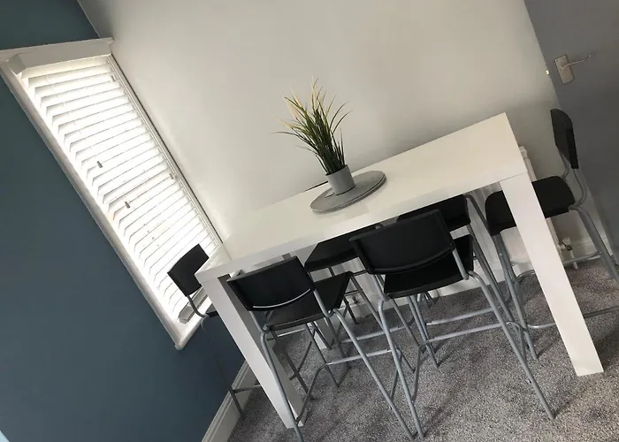 Castle-view Apartments, Flat Two *